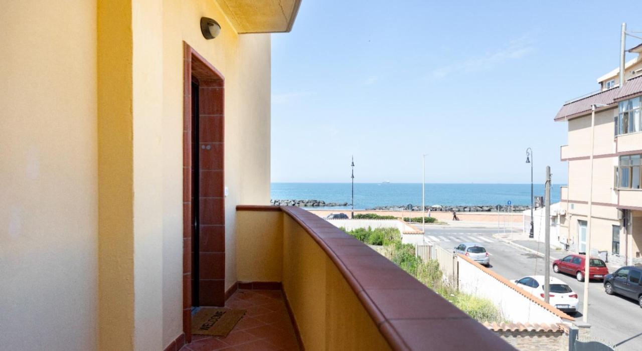 Waterfront House Fiumicino Apartment ภายนอก รูปภาพ